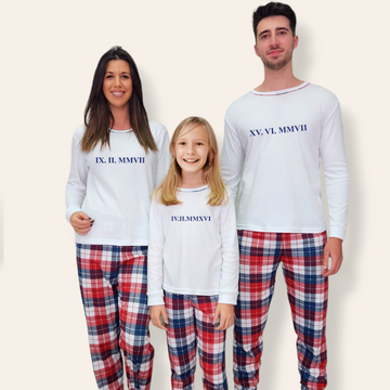 Pijama Personalizado números romanos blanco