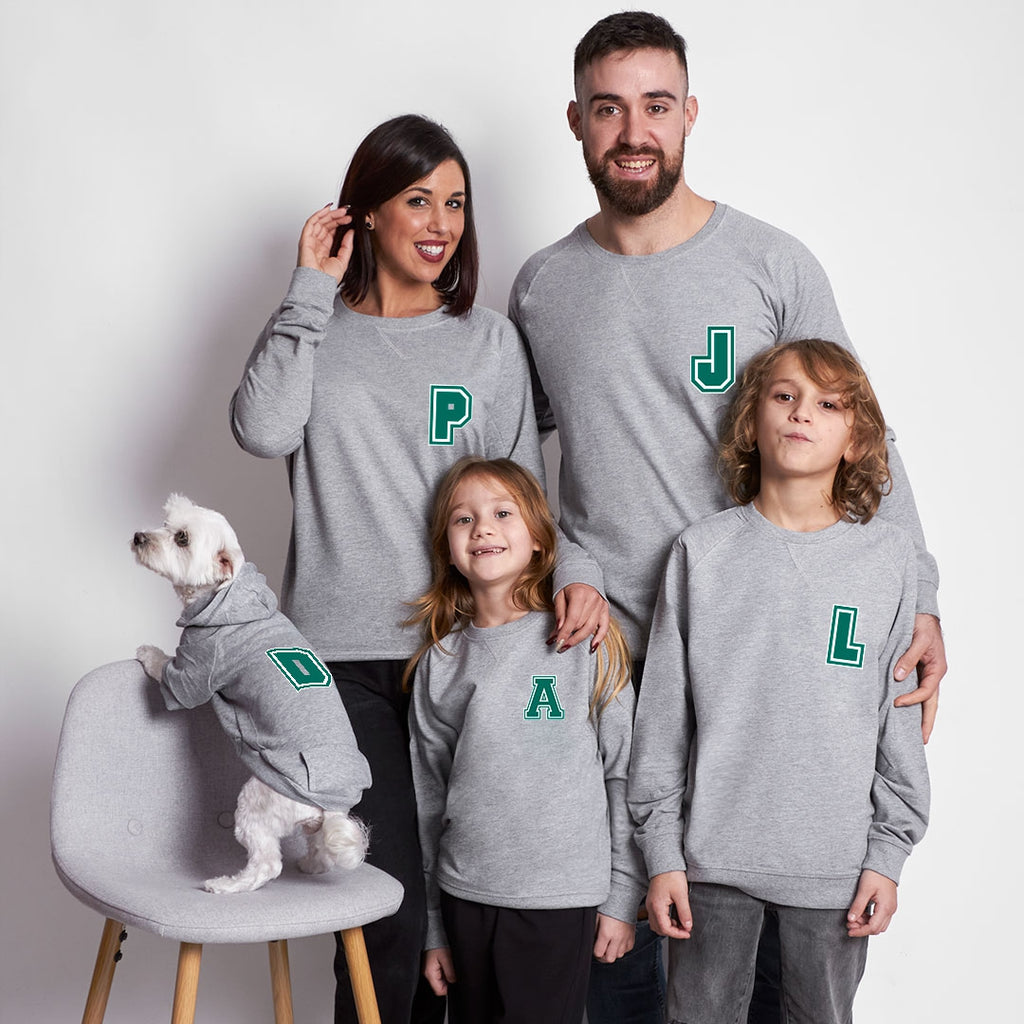 Sudadera iniciales gris mini verde