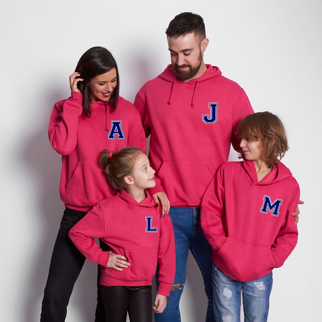 Sudadera iniciales mini capucha fucsia